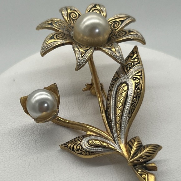 Vintage Damascene Faux Pearl Flower Brooch Pin Gold & Silver Tone Made In Spain - Picture 3 of 7